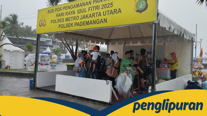 Ancol Diliputi Hujan saat Lebaran, Warga: Niat Berlibur, Malah Berlindung [487390]