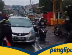 Tragis! Ibu hendak Melahirkan Keblok One Way Puncak Bogor, Polisi Berjuang – Baca!