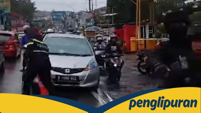 Tragis! Ibu hendak Melahirkan Keblok One Way Puncak Bogor, Polisi Berjuang - Baca!