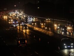 “Peringatan Malam Ini: Arus Balik Lebaran dan Kontraflow Tol Japek Berlangsung!”