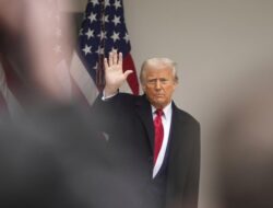 Aksi Trump Tarik Tarif ‘Brutal’ Menuai Lawan dari Dalam Partainya