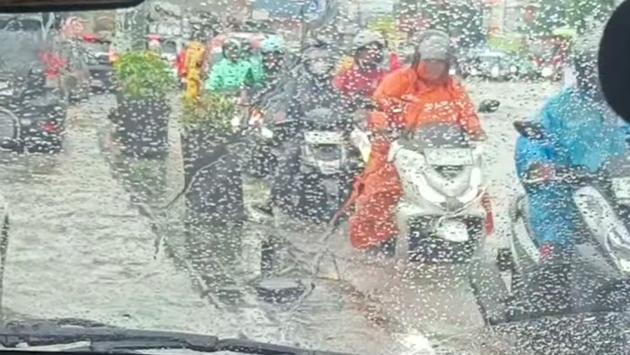 Bekasi Dilanda Banjir, Ribuan Motor Terdampak Hujan Deras
