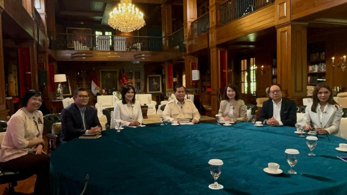 Prabowo Ngobrol Bareng 7 Pemred Bahas Beragam Isu di Hambalang - Alternatif 2