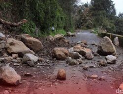 **Tanah Longsor di Depok: Rumah dan Turap Roboh Karena Hujan Deras**