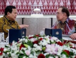 “Di Malaysia, Prabowo-Anwar Bahas Krisis Ekonomi Akibat Tarif Trump”