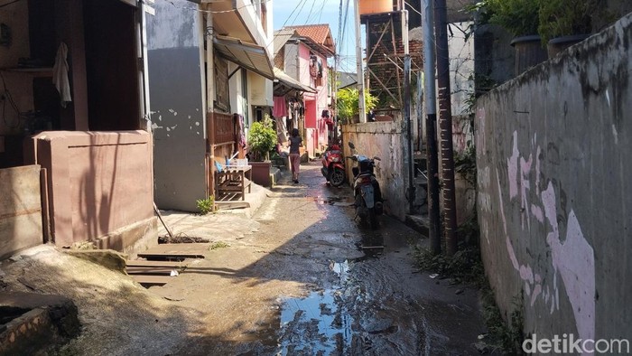 Ditinggikan Namun Banjir, Kisah Warga Kebon Jeruk yang Membuat Baper