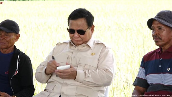 Prabowo Mendengarkan Jujur dari Petani di Tengah Panen Raya Majalengka