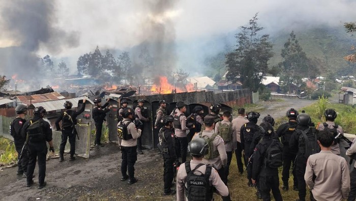 Konflik Pilkada di Puncak Jaya: Komisi II DPR Siapkan Akhir yang Berdarah!
