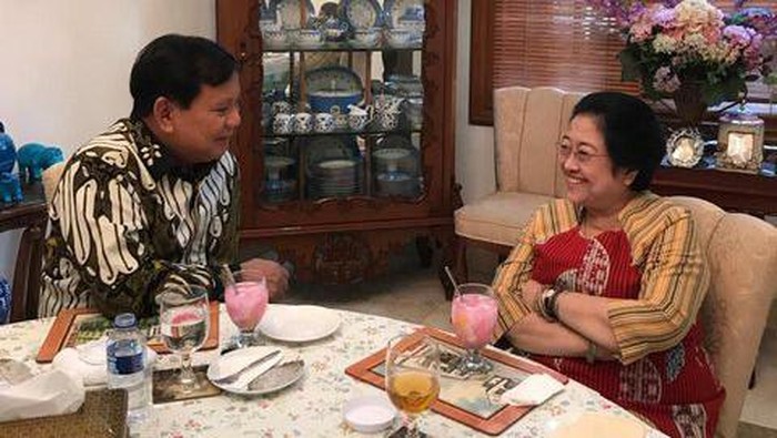 Pertemuan Misterius Prabowo-Megawati di Teuku Umar: Apa yang Sebenarnya Terjadi?