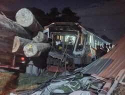 Tragedi Jalur KA: Bantahan Maut di Gresik, Asisten Masinis Tewas