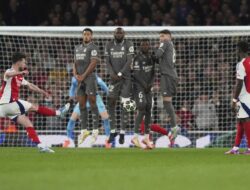 Menakjubkannya! Wesley Sneijder vs Declan Rice: Free Kick yang Membuat Dunia Terkejut!