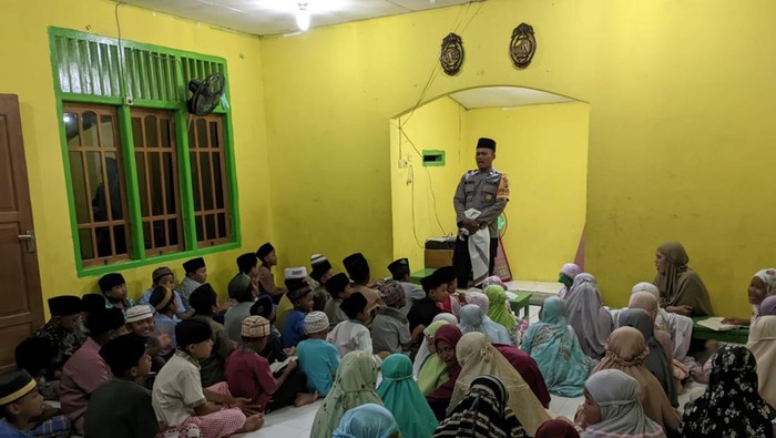 Inspirasi Aiptu Imam: Ajari Anak di KeeromSelama 12 Tahun