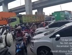 “Gerbang Eror di Pelabuhan, Macet Parah di Priok Jakut Berkepanjangan!”