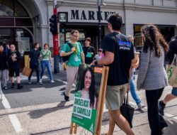 “Dari Spanduk ke Kebijakan: Perbedaan Menarik di Kampanye Pemilu Australia”