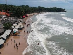 “Pengelola Wisata Pantai Banten Diminta Urus Izin Usaha oleh Andra Soni, Apa yang Terjadi?”