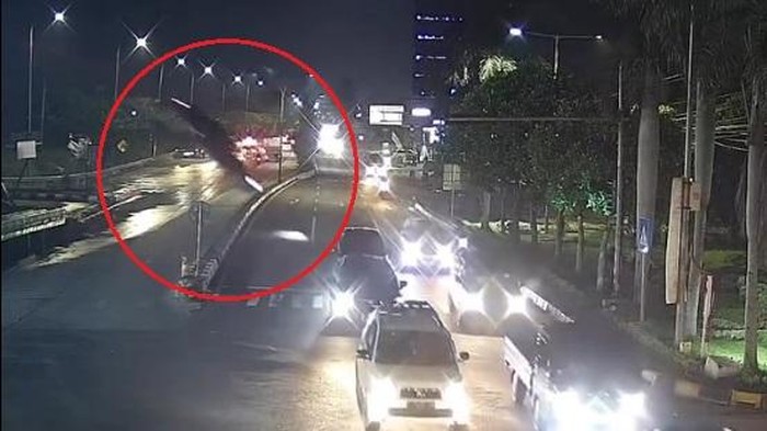 Kesimpulan Polisi soal BMW Terjun Bebas di Tol Gresik: Kelalaian Pengemudi - Update 2