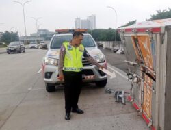 Tragedi Tak Terduga: Sopir Tewas saat Bantu Mobil Pecah Ban di Tol Depok, Truk Berlalu Tanpa Rasa!