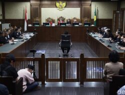 “Keputusan Mengejutkan: Hakim Tolak Eksepsi, Hasto Ajukan Banding”