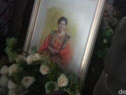 “Titiek Puspa: Duka Presiden yang Terus Menerus Menghantui Sejarah”