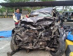 **13 KM Menantang: Adu Banteng Honda BRV vs Bus di Tol Pekalongan!**