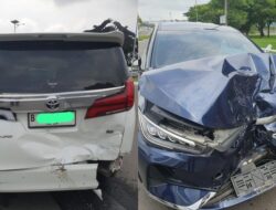 Mobil Listrik Tumbangkan Alphard di Akses Terminal 3 Soetta, Ringsek dalam Sekejap