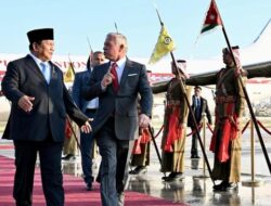 “Prabowo Hadiri Perdana di Yordania, Diterima Raja Abdullah II dengan Hormat di Bandara”