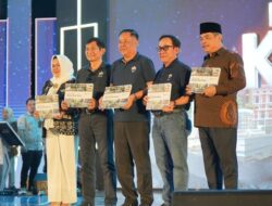 **HUT Ke-44 PTBA: Buku Sejarah & Waterpark Inovatif, Menuju Masa Depan yang Lebih Baik!**