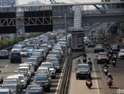“Tren Lalin Sejumlah Tol Arah Jakarta Padat: Apa Sebenarnya yang Terjadi?”