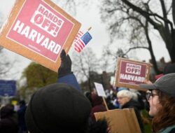 Dana Hibah Harvard Dibekukan, Tolak Tunduk pada Intervensi Trump! #AcademicFreedom #DonaldTrump