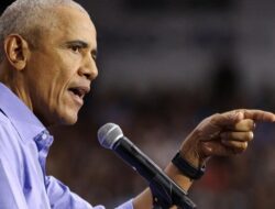 Dana Harvard Terancam, Namun Obama Puji Keberanian Mereka Menolak Trump!