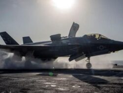 **Bersitegang dengan China, AS-Filipina Gelar Latihan Perang di Laut**