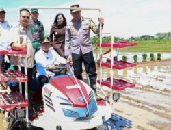 **Andra Soni Berambisi Gandeng Petani Banten Capai 1,8 Juta Ton Beras di 2025**