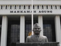 Hakim Terkenal Dilengserkan, Alasan “Penyegaran” atau Konspirasi?