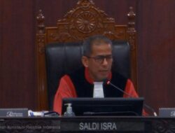 Hakim MK Saldi Sentil Ariel Cs: Jangan Nyanyi Aja Jelas Permohonan Tidak – Update 2