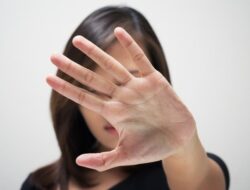 **Wanita di Situbondo Dilaporkan Terancam oleh Tetangganya yang Kirim Foto Kelamin**