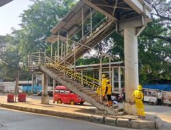 JPO Tanpa Pagar di Cakung Ditutup, Masyarakat Kecewa atas Ketidakamanan Jalan!