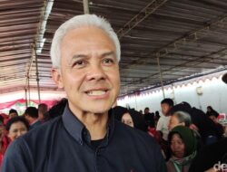 “Ganjar Menyilakan Polemik Ijazah Jokowi ke Pengadilan: Apakah Ini Akhir dari Kontroversi?”