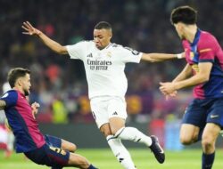 “Kylian Mbappe Kok Baru Main di Babak Kedua? Fans Desak Penjelasan dari Tuchel!”