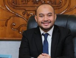 [Hidup Sederhana, Memimpin dengan Hati: Menantang Paradigma Kekayaan dalam Pemimpin Sukses]