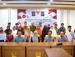 “Menghadirkan Perubahan dengan Teknologi: BNPT-BUMN Berikan Beasiswa & Alat Kerja untuk Mitra Deradikalisasi di Bekasi”