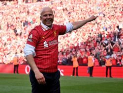 “Slot: Kunci Sukses Liverpool, Lanjutkan Warisan Klopp atau Ciptakan Sejarah Baru?”