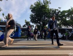 “Halte Tj Balkot Dipadati ASN Jakarta di Hari Pertama Wajib Transportasi Umum: Kenapa Ini Terjadi?”