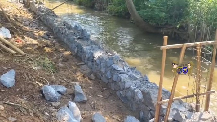 Viral Proyek Turap Perumahan Persempit Sungai di Depok, Kini Disetop - Update 2