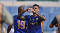 “Ciro: Bintang yang Tak Bisa Dipisahkan, Persib Pastikan Main Sampai Liga 1 Berakhir!”