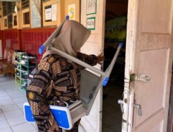 “Heboh Ortu Siswi SD di Lebak Gotong-gotong Pengganti Kursi Rusak: Solidaritas Menyelamatkan Pendidikan”