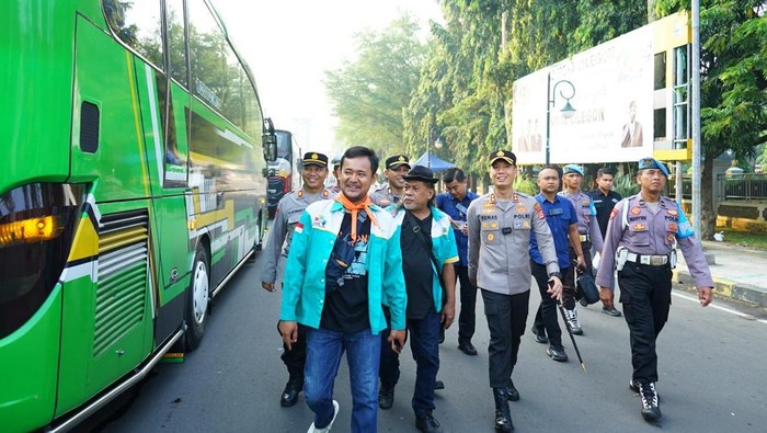 Ribuan Buruh Cilegon Berdemo ke Monas, Polisi Siap Tangani Konflik May Day