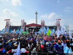 **Puan hingga Airlangga Hadiri Perayaan Hari Buruh di Monas, Presiden Prabowo Turut Ikut**