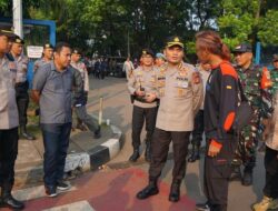 **May Day: Ribuan Buruh Cikarang Membuat Ibu Kota Geger, Polisi Dikawal atau Dikawal?**