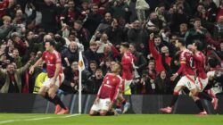 “Man United Bersusah Payah di Liga Europa: Trofi atau Kejatuhan?”