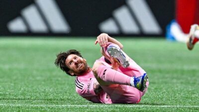 “Kompak! Messi-Ronaldo Sama-sama Apes: Ketika Raksasa Sepak Bola Jatuh”
